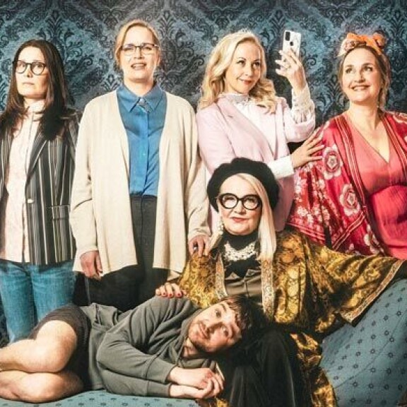 Siskonpeti-nelikko esittää uutuussarjassa Miitta Sorvalin (keskellä) tyttäriä. Siskonpeti-nelikko esittää uutuussarjassa Miitta Sorvalin (keskellä) tyttäriä.