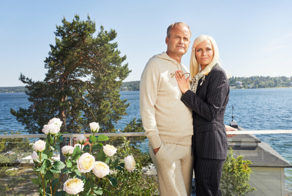 Fredde ja Mickan eli näyttelijät Johan Rheborg ja Josephine Bornebusch.