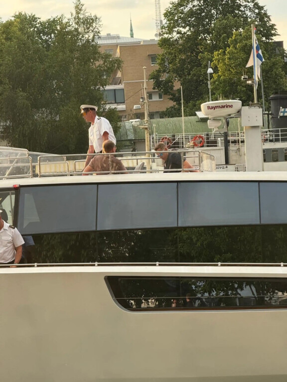 Presidenttiparin kanssa oli mukana ilmeisesti ystäväpariskunta.