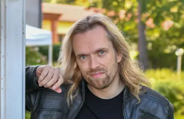 Historiallinen hetki! Anssi Kela esitteli tyttärensä