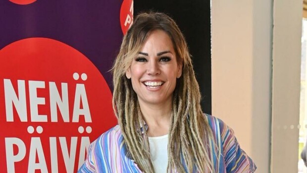 Eva Wahlström synnyinlahjastaan: ”Positiivisuus ei ole jatkuvaa nauramista” Eva Wahlström