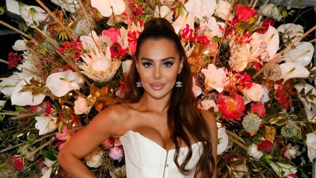 Sofia Belórf antoi palaa – kohukaunotar meuhkasi vessassa Sofia Belorf