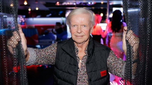 ”Naisjohtajat paheksuvat bisnestäni” Legendaarinen erotiikkaravintoloitsija Ismo Oksanen vastaa ennakkoluuloihin: ”Kaikki perustuu vapaaehtoisuuteen” Ismo Oksanen
