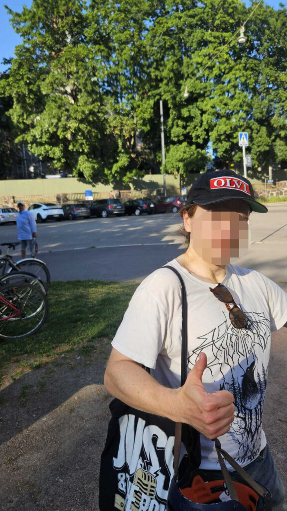 Lukija otti kaveristaan kuvan ja huomasi vasta myöhemmin, että Kojohan se siellä tarkkaili tapahtumia.