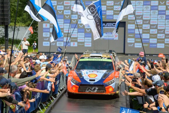 Viron Ott Tänak johtaa rallin MM-sarjaa.