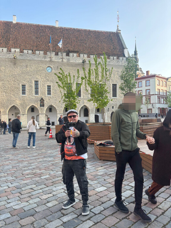 Virossa nykyisin asuva Pottukoira on striimaaja, joka kuvaa itseään.