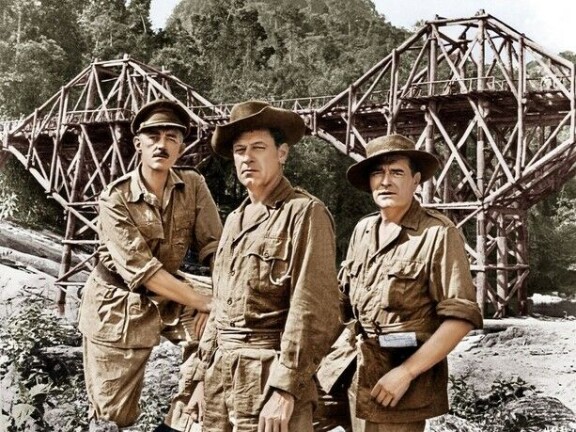 Kwai-joen sillan tähtikolmikko Alec Guinness, William Holden ja Jack Hawkins. Alec oli kuningatar Elisabet II:n aateloima Oscar-näyttelijä.