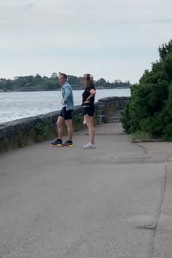Parivaljakko jähmettyi suolapatsaaksi Valkosaaren suuntaan.