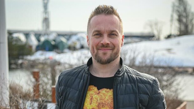 Jättivelat rötöksistä ja raskas kaasujalka – julkkishypnotisoija Sami Minkkinen syvissä talousongelmissa Sami Minkkinen