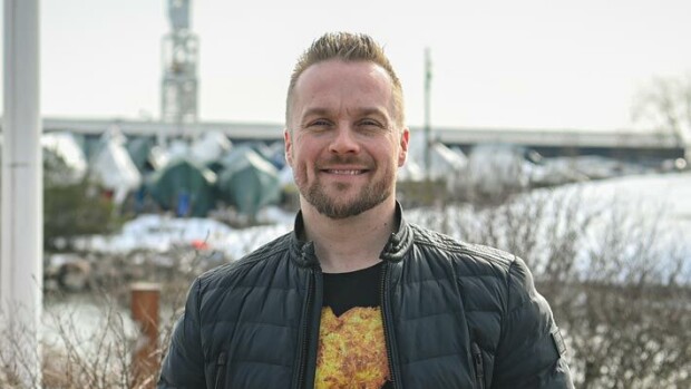 Julkkishypnotisoija Sami Minkkisen velkahelvetti syvenee – jättisumma ulosotossa Sami Minkkinen