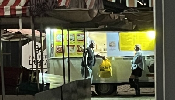Esko kertoi tarinoitaan naisen toimiessa lähinnä kuunteluoppilaana.