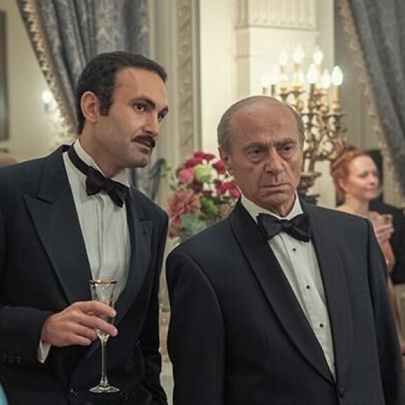 Dodi ja Mohammed al-Fayedia esittävät sarjassa Khalid Abdalla ja Salim Daw. The Crown