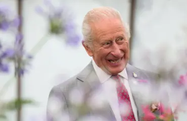 Oho! Kuningas Charles on rikkaampi kuin kuningatar Elisabet koskaan