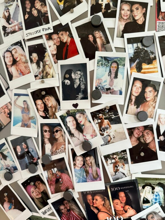 Jääkaapin ovea koristavat lukuisat polaroid-kuvat, joissa Bea poseeraa yhdessä Jesse-miehensä sekä ystäviensä kanssa.