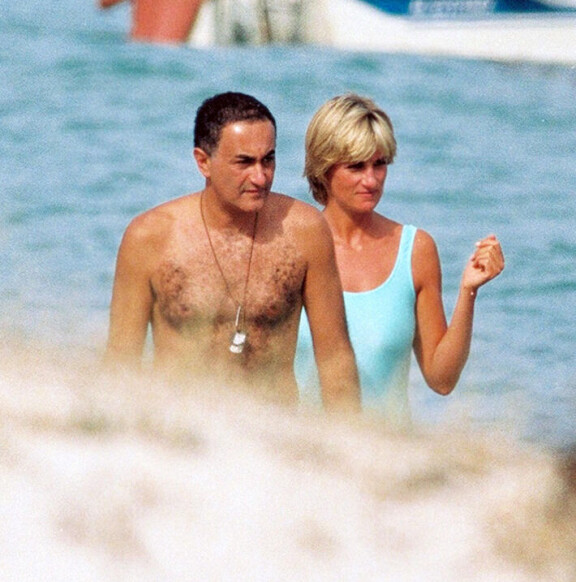 Dodi al-Fayedista ja Dianasta otettiin ikoniset salakuvat Italian-lomalta elokuussa 1997.