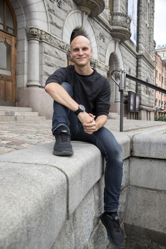 Riku on Suomalaisen elokuva- ja tv-alan vakiokasvo. Koko kansalle hän tuli tutuksi 2010-luvun Putous-sketsiohjelman tuotantokausilta, etenkin hänen huippusuositun Munamies-hamonsa kanssa. Muita suuria rooleja Rikulle on ollut hittisarja Roban vanhempi konstaapeli Pekka Myllymies, sekä vuoden 2018 päärooli Juice Leskisen elämäkertaelokuvassa.