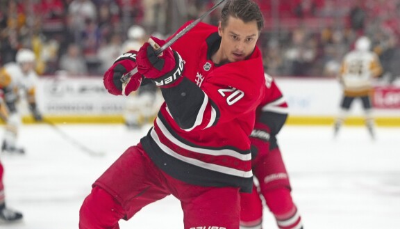 Carolina Hurricanes hyökkääjä Sebastian Ahon palveluksen suorittamisesta ei ole mitään mainintoja.