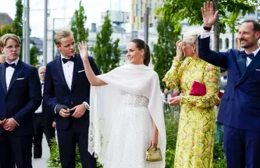 Kruununprinssi Haakon lomailee raikulipojan kanssa kohun keskellä