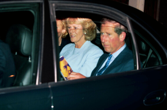 Charles ja Camilla edustivat yhdessä vasta pari vuotta Dianan kuoleman jälkeen. Kuva vuodelta 1999 The Royal Festival Hallin edustalta.
