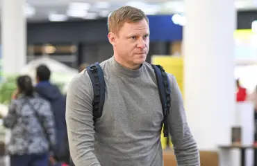 Salakuva! Mikko ja Natalie Koivu saattoivat lapsen koulutielle – myös Helena paikalla