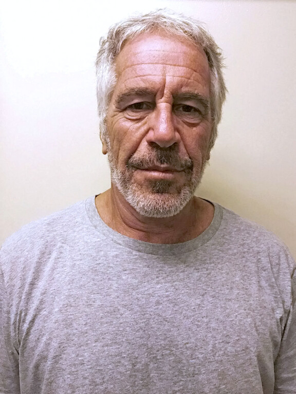 Jeffrey Epstein kuoli hirttäytymällä vuonna 2019 omassa vankisellissään ihmiskaupasta syytettynä, odottaessaan oikeudenkäyntiä.