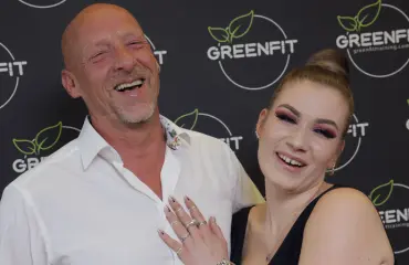 Bess ja Danny-rakas viettivät vuosipäiväänsä - harvinainen video parin ensitapaamisesta!