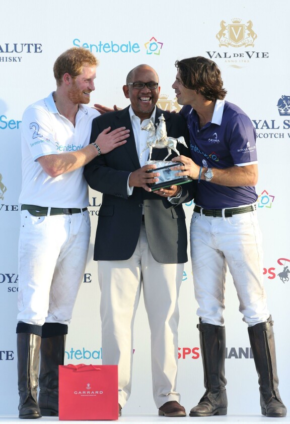 Prinssi Harry ja prinssi Seeiso (keskellä) ovat tehneet paljon yhteistyötä. Kuvassa myös Poolopelaaja Nacho Figueras.
