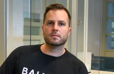 Niko Ranta-aho ja Mel-rakas juhlivat ökyravintolassa