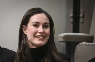 Muotijätti Vogue noteerasi Sanna Marinin niukan festariasun