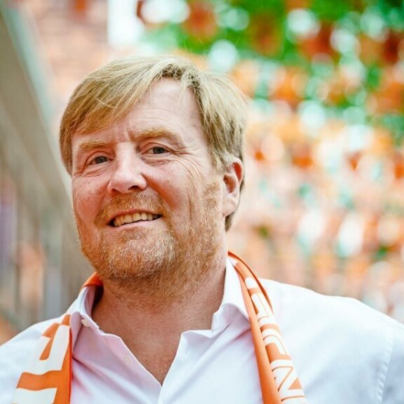 Kuningas Willem-Alexander median hampaissa – välttelee kiusallista jalkapallokysymystä Willem-Alexander