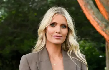 Prinsessa Dianan sukulaistyttö upeissa rantakuvissa