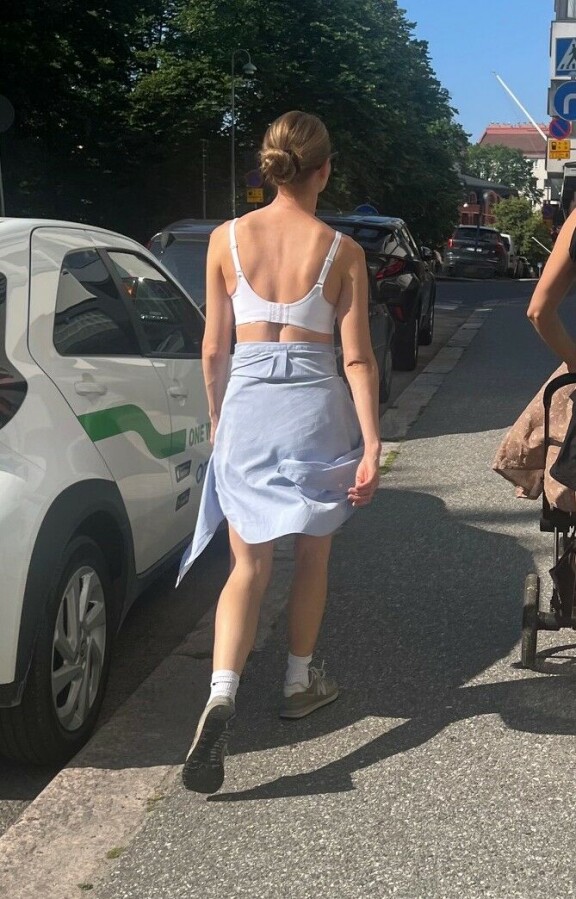 Sofia eteni vetävällä askeleella.