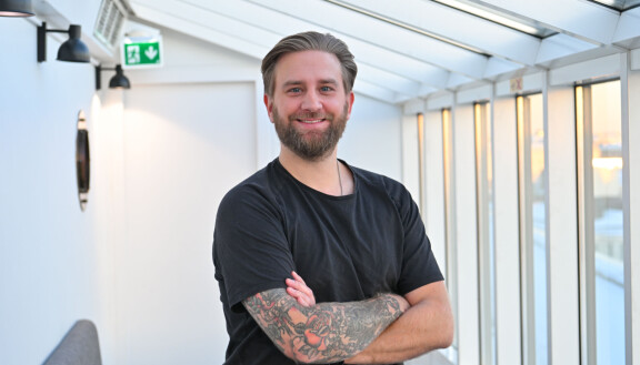 Jolle on tuttu myös eri tv-ohjelmista, kuten supersuositusta Iholla-sarjasta.
