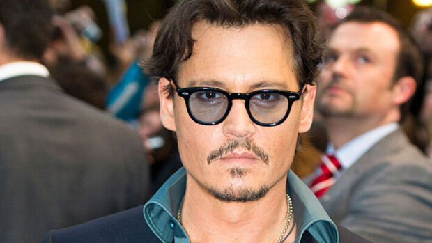 Johnny Depp erosi asianajajarakkaastaan - viihtyy mysteeriblondin kanssa Johnny Depp