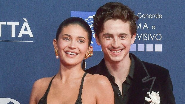 Erohuhut jylläävät! Näin Timothée Chalametilla ja Kylie Jennerillä todellisuudessa menee