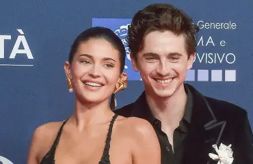 Erohuhut jylläävät! Näin Timothée Chalametilla ja Kylie Jennerillä todellisuudessa menee
