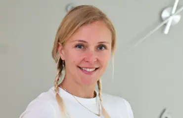 Anu Puumalaisen rohkea festariasu – kuva