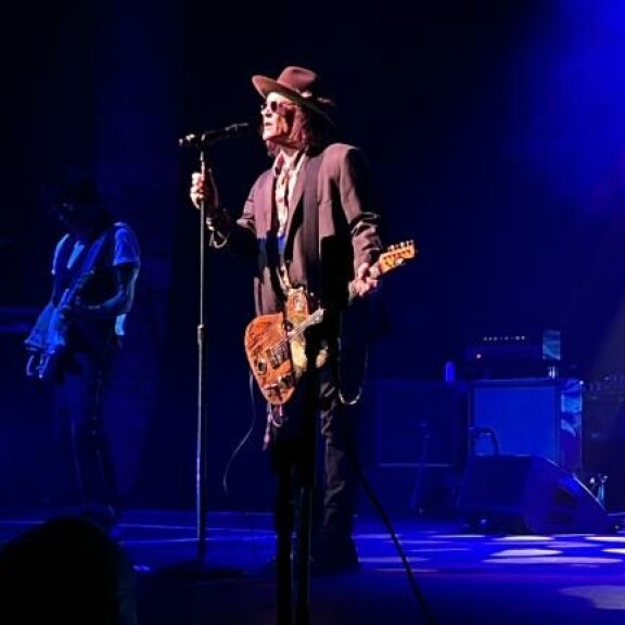 Johnny ja Jeff soittavat keikoillaan esimerkiksi The Beatles -covereita. Johnny Depp