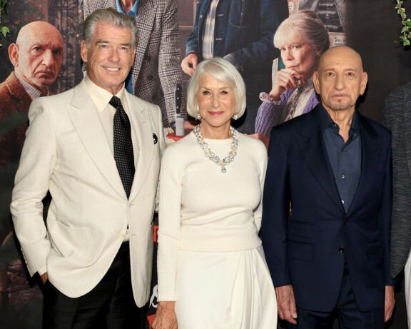 Pierce Brosnan, Helen Mirren ja Ben Kingsley Netflixin ensi-iltajuhlissa New Yorkissa.