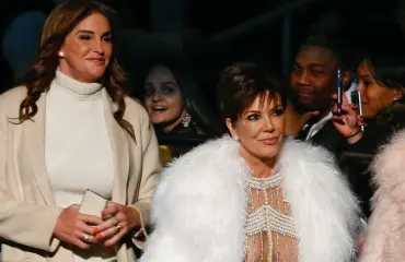 Häävalheista puhkesi riita! Kardashian-Jenner-klaani repeilee