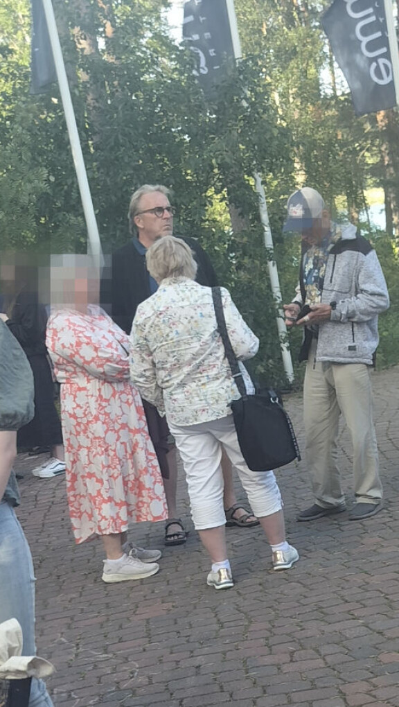 Joel & co. nauttivat Naantalin lämpimästä kesäillasta kulttuuririennoissa.