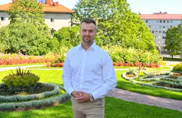 Maajussi-Perttu tekee pelilikkeen: Ensimmäinen suudelma!