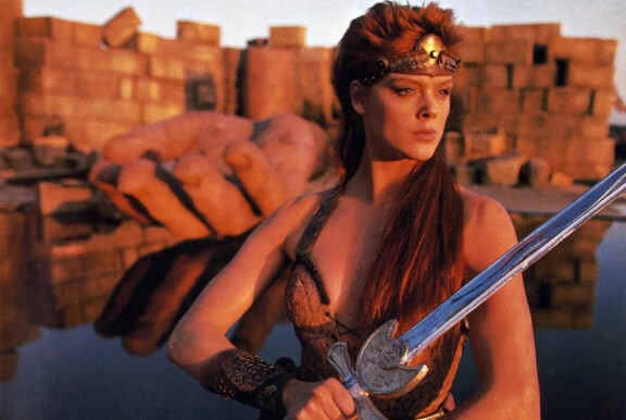 Brigitte Nielsen elokuvassa Red Sonja.