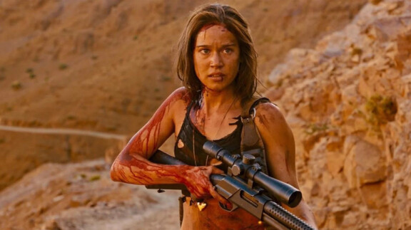Matilda Lutz elokuvassa Revenge.