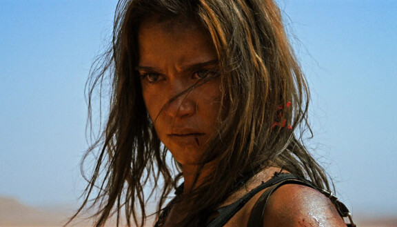 Matilda Lutz elokuvassa Revenge.