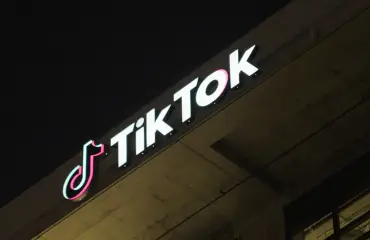 Totuus Tiktokista: Hupivideoiden taakse kätkeytyy poliittinen vaikuttaminen