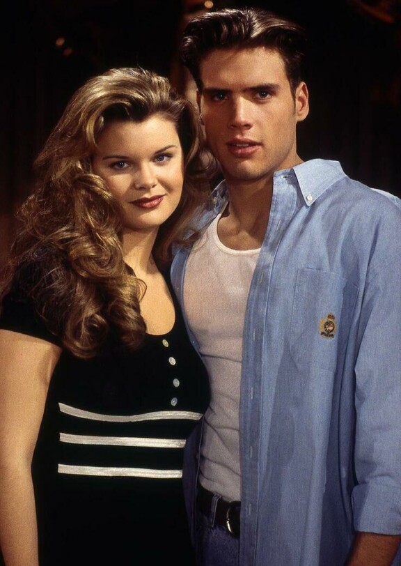 Heather Tom ja Joshua Morrow näyttelivät 90-luvulla Tunteita ja tuoksuja -sarjassa sisaruksia eli Victoria ja Nick Newmania.