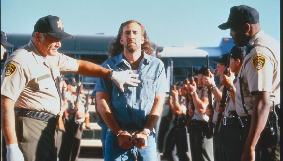 Nicolas Cage elokuvassa Con Air – lento vapauteen.