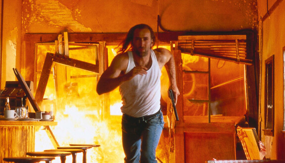 Nicolas Cage elokuvassa Con Air – lento vapauteen.
