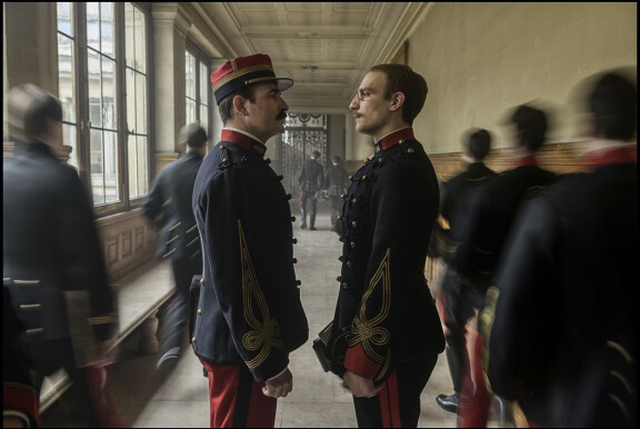 Jean Dujardin ja Louis Garrel elokuvassa Upseeri ja vakooja.